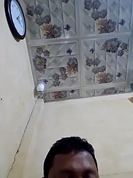 Snapshot of SHARIF12123 chatting on December 17, 2025, 12:44 pm SHARIF12123 online show from December 17, 2025, 12:44 pm