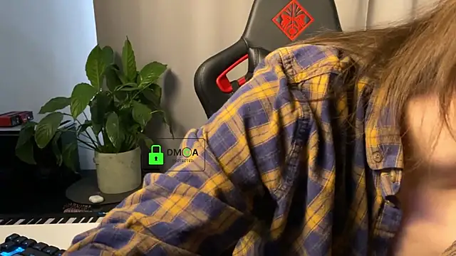 Snapshot of CloudLightt chatting on December 16, 2025, 11:37 am CloudLightt online show from December 16, 2025, 11:37 am