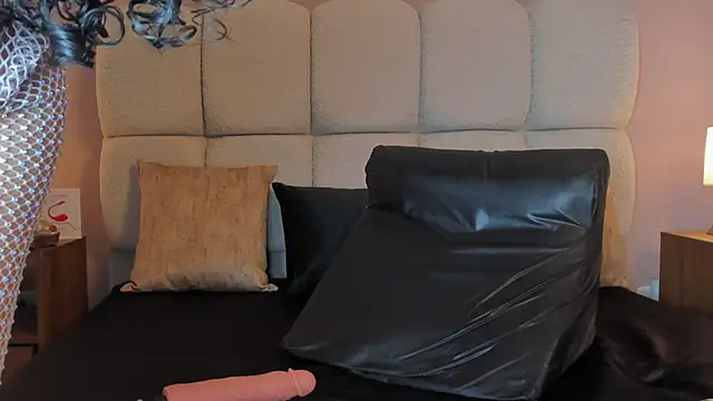 Snapshot of veromilff chatting on March 20, 2026, 7:30 pm veromilff online show from March 20, 2026, 7:30 pm