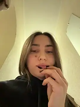 Snapshot of Lina_________ chatting on January 19, 2026, 10:08 am Lina online show from January 19, 2026, 10:08 am