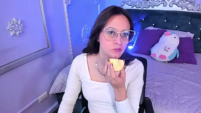 Snapshot of VioletSantana chatting on December 16, 2025, 7:41 pm VioletSantana online show from December 16, 2025, 7:41 pm