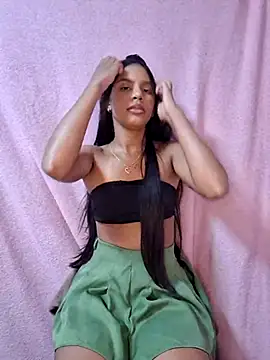 Snapshot of meenina_veneno chatting on December 16, 2025, 4:17 am meenina veneno online show from December 16, 2025, 4:17 am