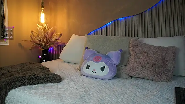 Snapshot of CloeThomsonx chatting on December 13, 2025, 7:53 pm CloeThomsonx online show from December 13, 2025, 7:53 pm