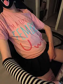 Snapshot of Femboitea-official chatting on April 9, 2026, 8:03 pm Femboitea-official online show from April 9, 2026, 8:03 pm