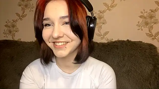 EmilyVeiro online show from February 13, 2026, 5:31 pm