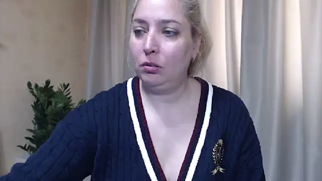 Snapshot of sweetpussy13 chatting on May 1, 2026, 5:34 am sweetpussy13 online show from May 1, 2026, 5:34 am