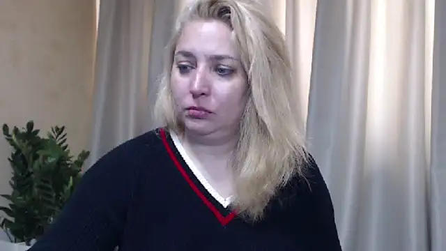Snapshot of sweetpussy13 chatting on May 5, 2026, 5:15 am sweetpussy13 online show from May 5, 2026, 5:15 am