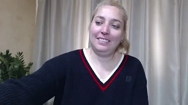 Snapshot of sweetpussy13 chatting on May 15, 2026, 7:04 am sweetpussy13 online show from May 15, 2026, 7:04 am