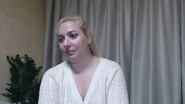 Snapshot of sweetpussy13 chatting on May 16, 2026, 10:36 am sweetpussy13 online show from May 16, 2026, 10:36 am