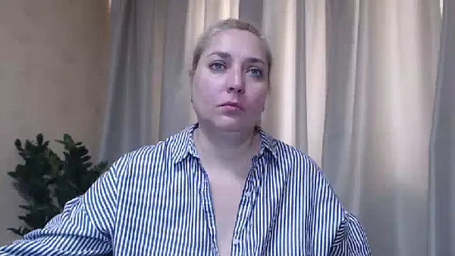 Snapshot of sweetpussy13 chatting on May 23, 2026, 5:12 am sweetpussy13 online show from May 23, 2026, 5:12 am
