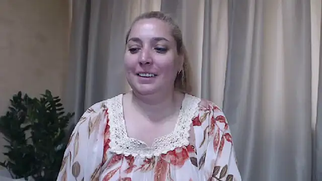 Snapshot of sweetpussy13 chatting on May 26, 2026, 5:36 am sweetpussy13 online show from May 26, 2026, 5:36 am