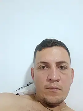 Elmonito18 online show from December 22, 2025, 3:20 pm