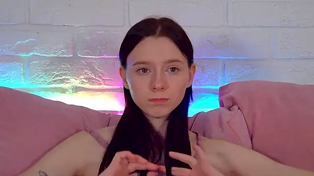 ArinaKubrick online show from April 18, 2026, 7:58 pm