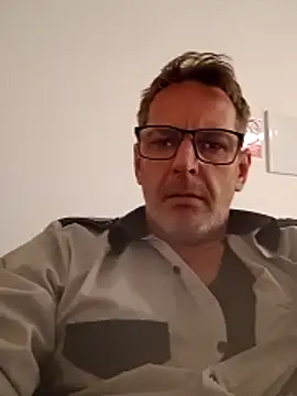 Markonlynew online show from December 18, 2025, 11:33 pm