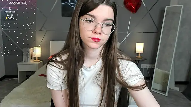 miss  evelyne online show from February 24, 2026, 1:25 am