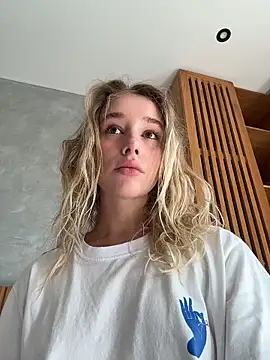 Snapshot of sssativa_more chatting on January 17, 2026, 8:19 am sssativa more online show from January 17, 2026, 8:19 am