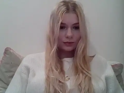 Snapshot of GeorginaLovely chatting on December 17, 2025, 3:40 pm GeorginaLovely online show from December 17, 2025, 3:40 pm