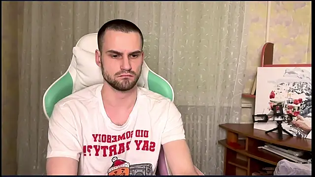 Snapshot of Iveeran chatting on December 13, 2025, 7:53 pm Iveeran online show from December 13, 2025, 7:53 pm