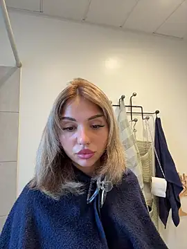 Snapshot of SilkyMira chatting on December 16, 2025, 1:49 pm SilkyMira online show from December 16, 2025, 1:49 pm