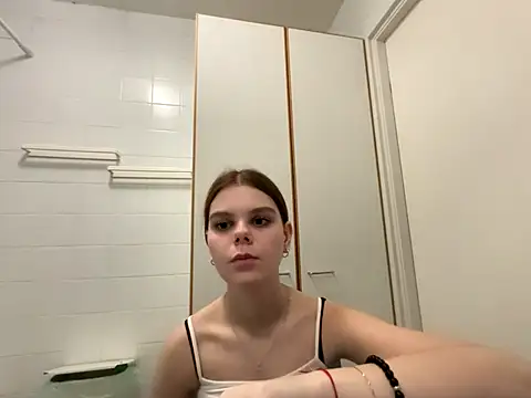 LeyaFlamy online show from December 13, 2025, 7:53 pm