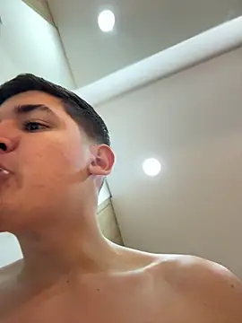 Valentino ceratti online show from December 15, 2025, 12:04 am