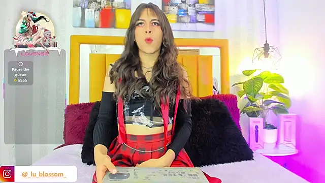 Snapshot of Milow_Russo_ chatting on December 15, 2025, 7:07 pm Milow Russo online show from December 15, 2025, 7:07 pm