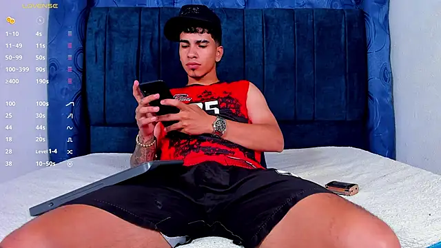 Snapshot of luca4daddy chatting on December 16, 2025, 3:33 am luca4daddy online show from December 16, 2025, 3:33 am