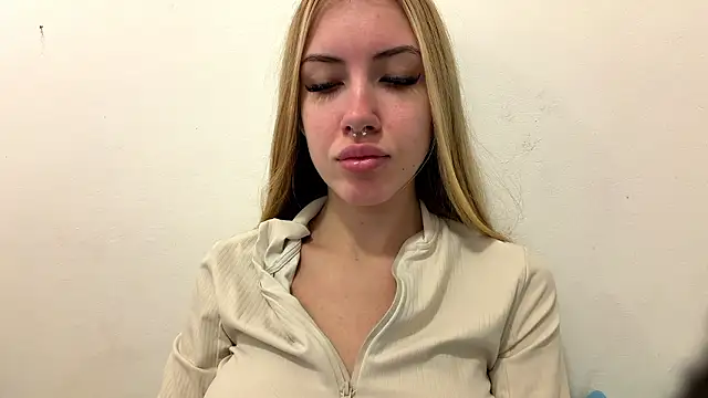 Snapshot of Humble_Peach chatting on January 9, 2026, 4:21 pm Humble Peach online show from January 9, 2026, 4:21 pm