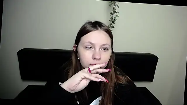 LiliaErmi online show from April 8, 2026, 6:02 am