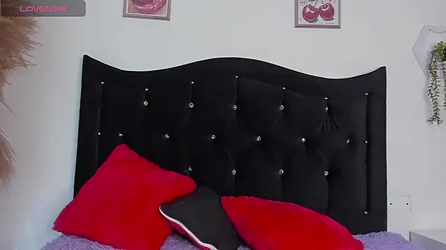 Snapshot of Victoriia_Xx chatting on December 16, 2025, 1:05 pm Victoriia Xx online show from December 16, 2025, 1:05 pm