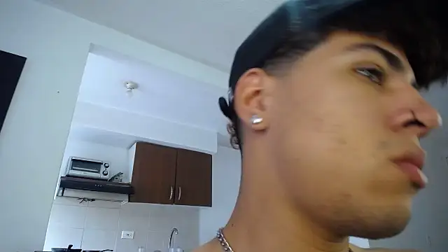Snapshot of black_men9 chatting on April 20, 2026, 7:04 pm black men9 online show from April 20, 2026, 7:04 pm