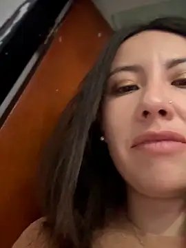 Snapshot of im_loreinnn chatting on December 16, 2025, 2:22 pm im loreinnn online show from December 16, 2025, 2:22 pm