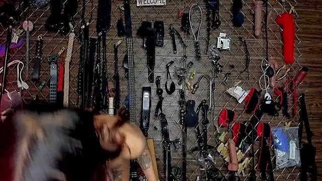 Snapshot of Hardcore_Room_Bdsm chatting on December 18, 2025, 9:04 am Hardcore Room Bdsm online show from December 18, 2025, 9:04 am