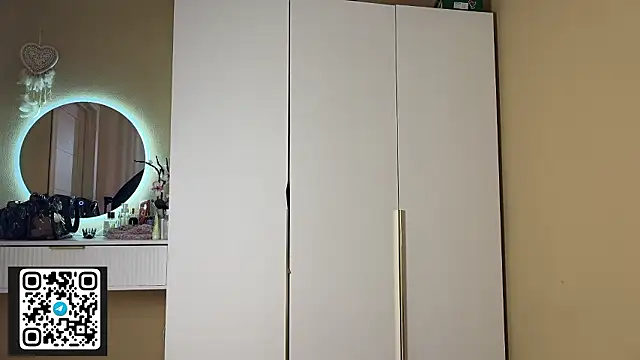 Snapshot of Mayal1na chatting on March 13, 2026, 10:33 am Mayal1na online show from March 13, 2026, 10:33 am