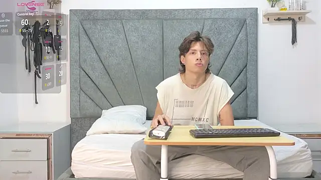 Snapshot of LoganRyder_OS chatting on December 15, 2025, 6:39 am LoganRyder OS online show from December 15, 2025, 6:39 am