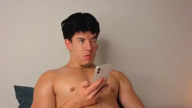 maxxcooper1 online show from January 17, 2026, 11:15 am