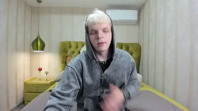 Snapshot of MillerBills chatting on December 17, 2025, 7:42 pm MillerBills online show from December 17, 2025, 7:42 pm