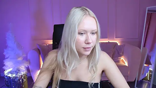 Snapshot of AprilChambers chatting on December 15, 2025, 5:23 am AprilChambers online show from December 15, 2025, 5:23 am