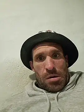 Snapshot of Good1Good4 chatting on December 17, 2025, 10:49 pm Good1Good4 online show from December 17, 2025, 10:49 pm