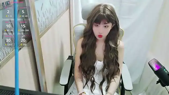 Snapshot of QINQIN-BYE chatting on December 17, 2025, 1:06 pm QINQIN-BYE online show from December 17, 2025, 1:06 pm