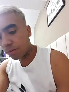 Snapshot of Arnoldmangus chatting on December 14, 2025, 1:11 am Arnoldmangus online show from December 14, 2025, 1:11 am