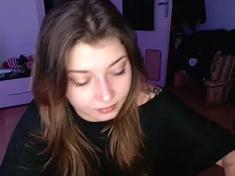 Snapshot of AlienforTwenty chatting on December 14, 2025, 6:52 am AlienforTwenty online show from December 14, 2025, 6:52 am