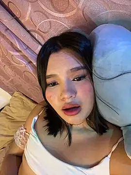 Snapshot of karii__ chatting on December 17, 2025, 11:55 pm karii online show from December 17, 2025, 11:55 pm