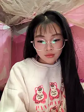 Quieny-x online show from December 14, 2025, 1:49 pm