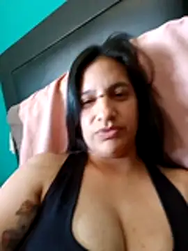 julietaloovee online show from December 17, 2025, 7:31 pm