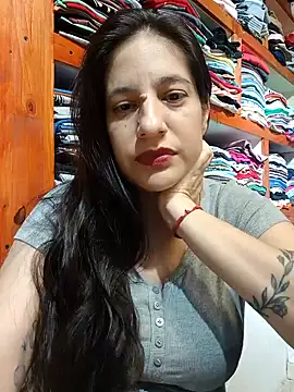 julietaloovee online show from February 4, 2026, 9:31 pm