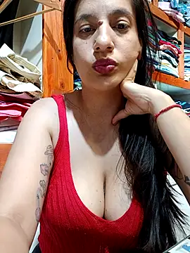 julietaloovee online show from February 23, 2026, 9:34 pm