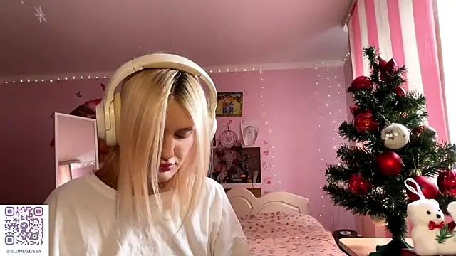 Snapshot of MelisaBloomy chatting on December 15, 2025, 9:46 am MelisaBloomy online show from December 15, 2025, 9:46 am