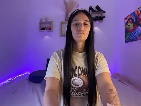 emilyn1823 online show from December 20, 2025, 4:03 pm