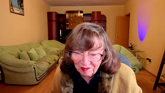 Snapshot of Betty_Bricks chatting on December 13, 2025, 7:53 pm Betty Bricks online show from December 13, 2025, 7:53 pm